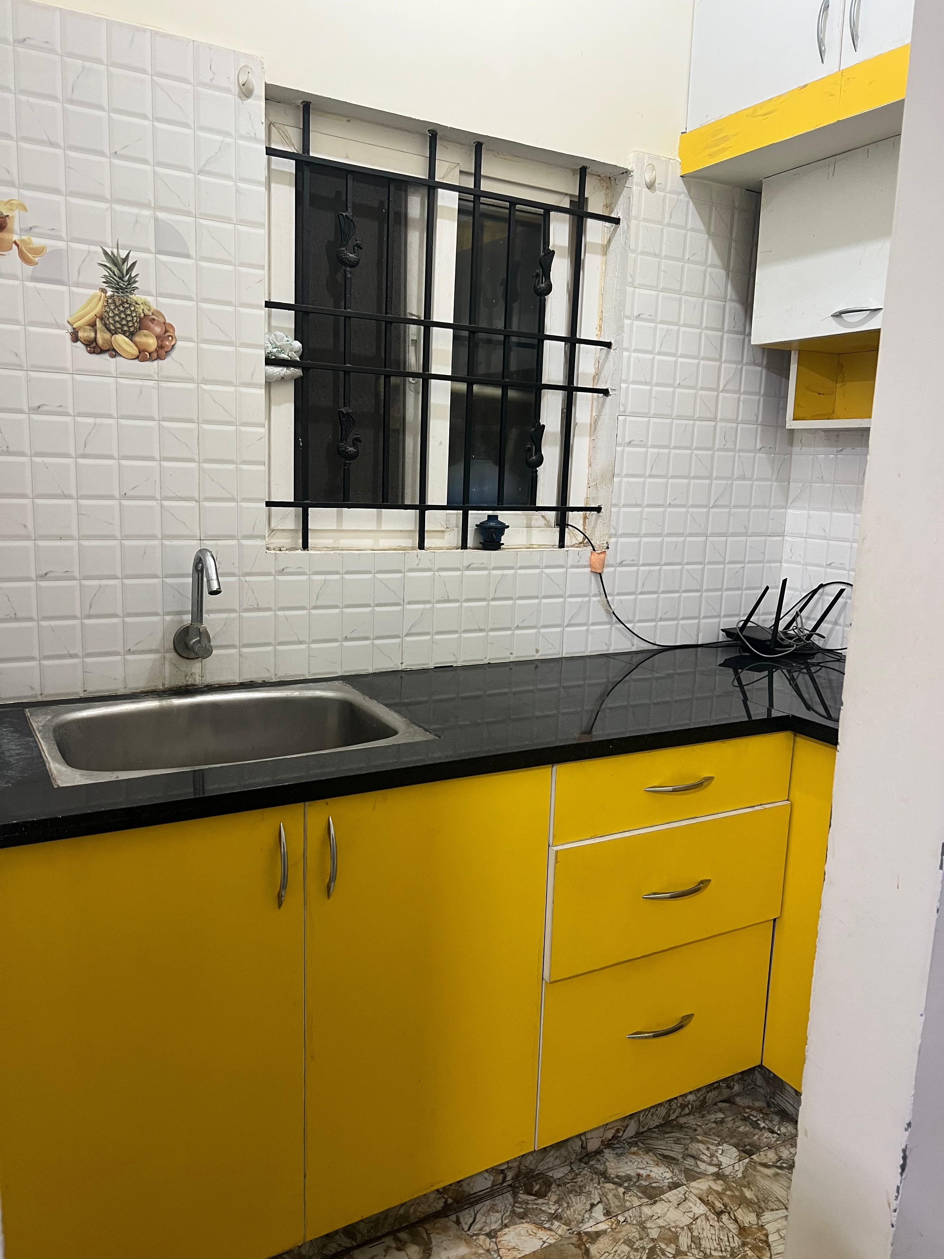 1RK studio room available for rent